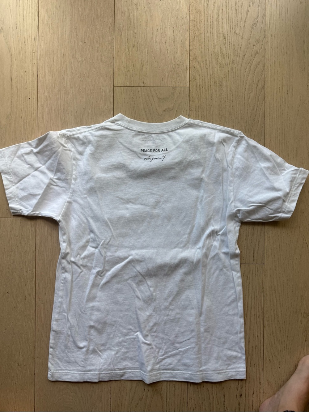 Uniqlo Tokujin Yoshioka “Peace for All” Crewneck Tee with Silver Front Panel - Picture 4 of 4